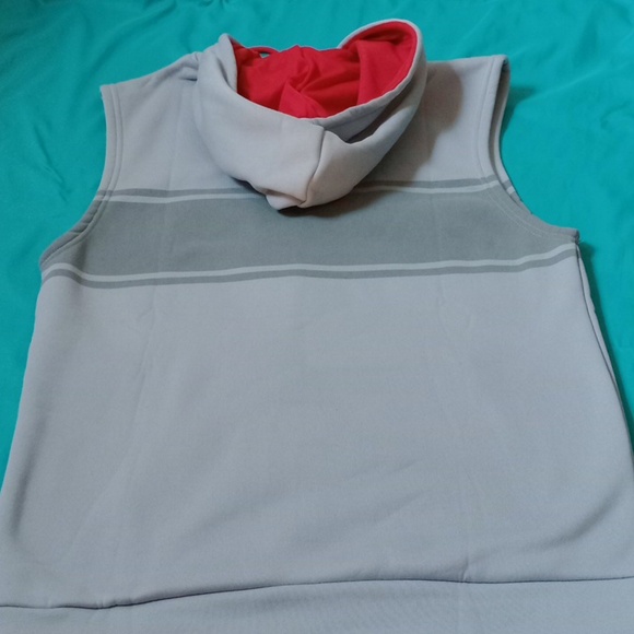 PHILADELPHIA PHILLIES, GRAY SLEEVELESS HOODIE, SIZE ADULT LARGE - Picture 12 of 13